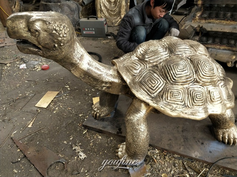 polishing tortoise statue for home