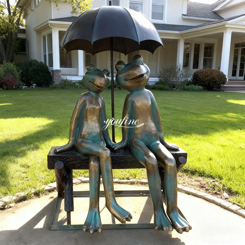 large frog couple garden statue