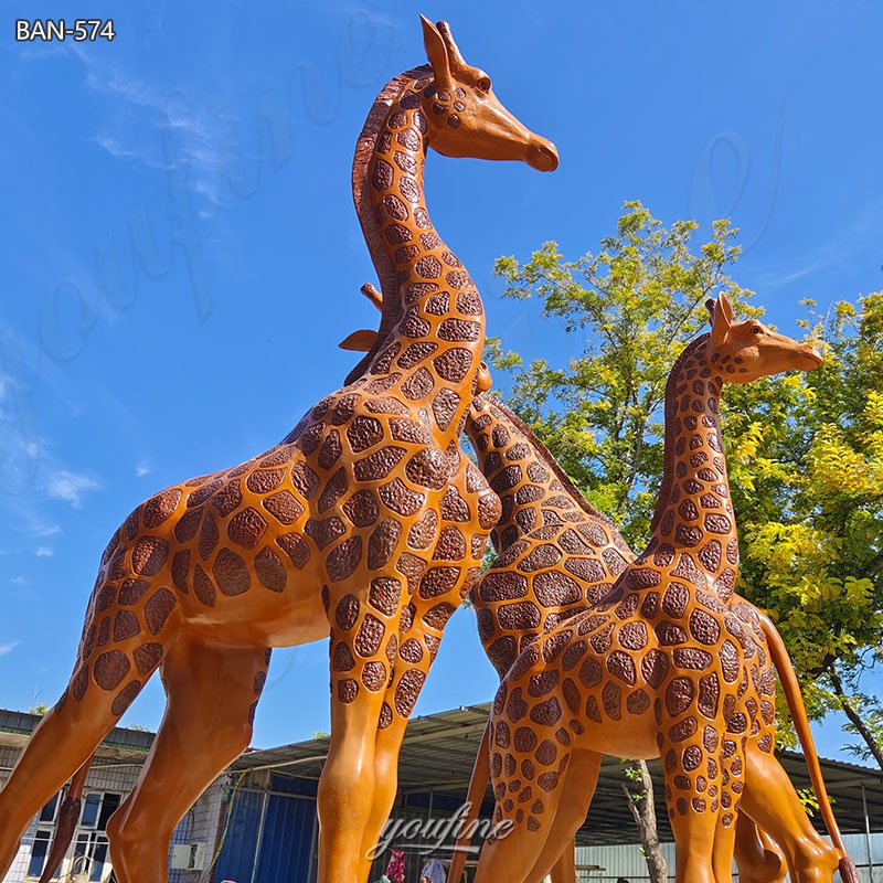 outdoor giraffe sculpture details