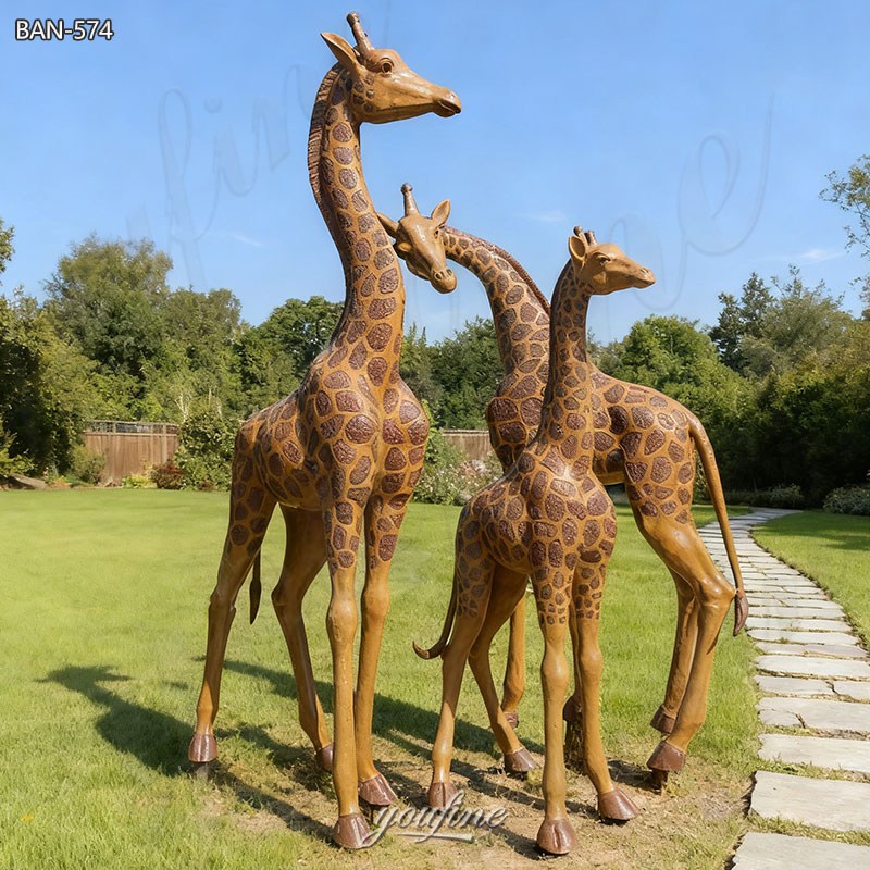 outdoor giraffe statue