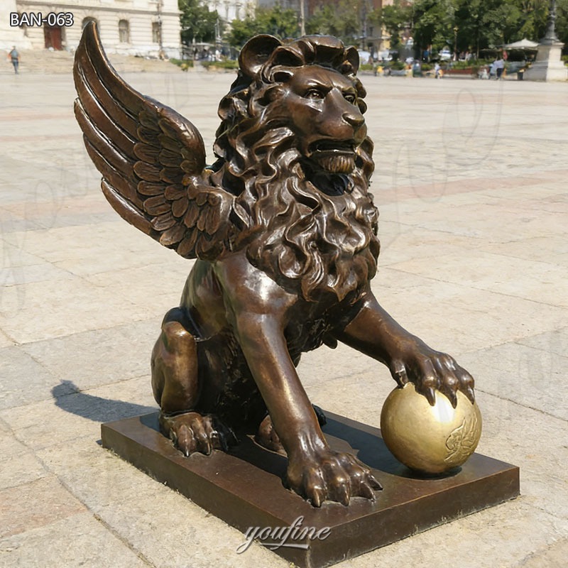 statue lion with wings