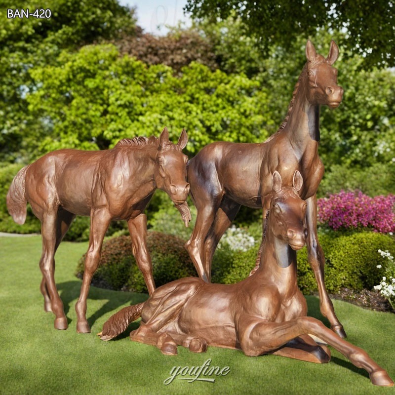 3 horse statue