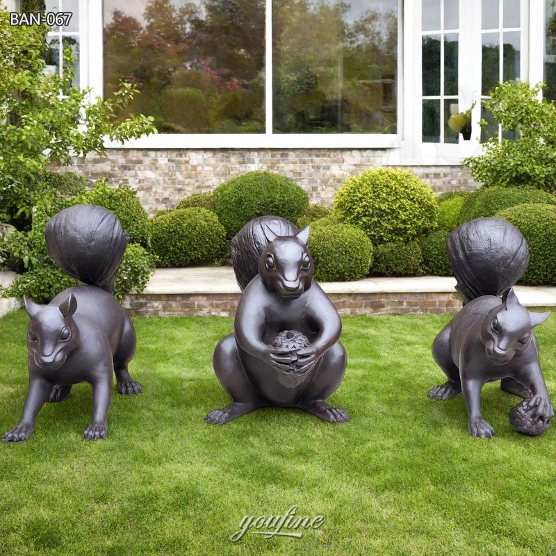 squirrel garden statue
