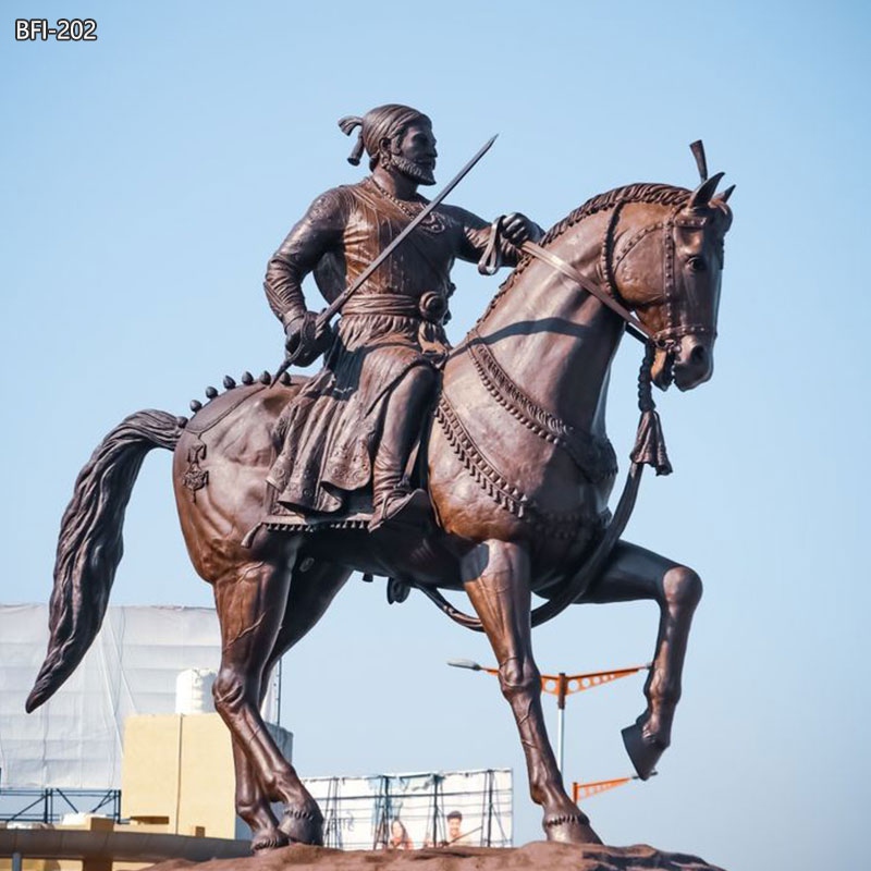 shivaji maharaj statue with horse