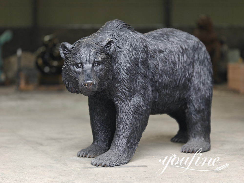 bronze bear with clear fur details (2)